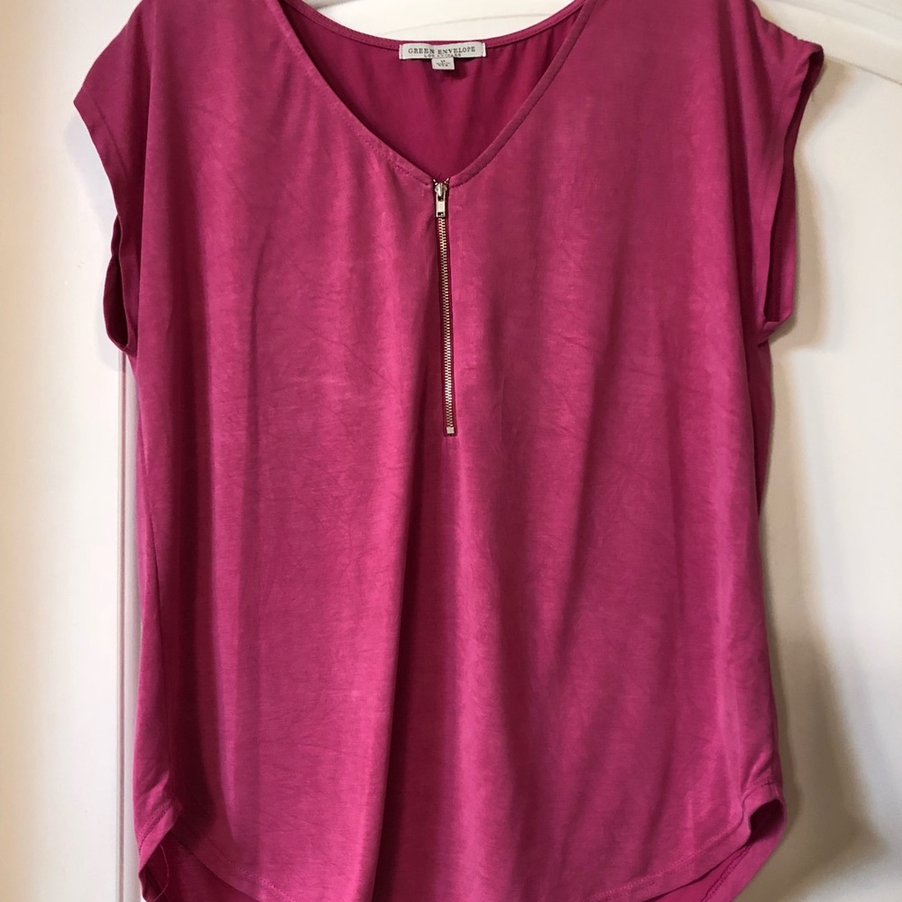 Loose fit sleeveless top with zipper